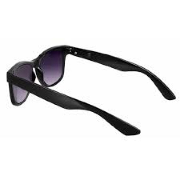 Classic Style Polarized Unisex Sunglasses - Picture 2 of 9